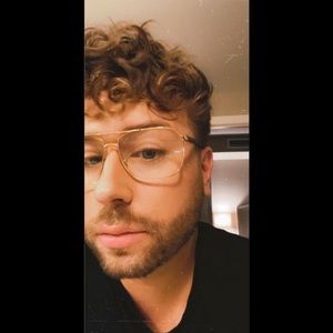 Meet your Posher, Maxwell